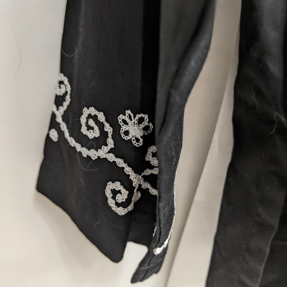 Paradiso size medium  button down embroidered blouse - Picture 4 of 7